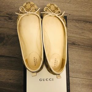 100% Authentic used Gucci ballerina flats.